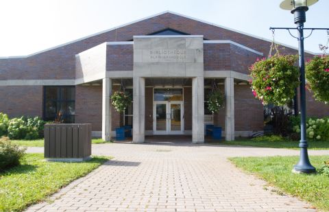 Photo of Bibliothèque Alain-Grandbois