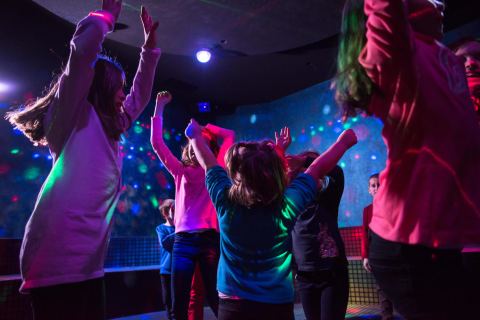Poster: Soirée danse pour les 8 à 12 ans !