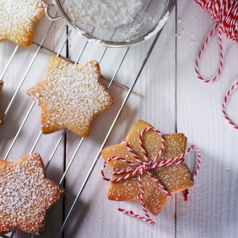 Affiche : Vente de pâtisseries et d’articles artisanaux, Centre communautaire Adrien-Gauvreau, samedi 28 novembre