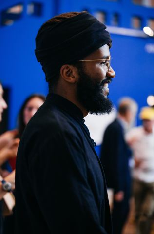 Poster: Scénographier la première présence de la RDC à la Biennale de Venise — Conférence de Johnny Leya