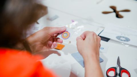 Poster: Atelier de perlage de boucles d'oreilles avec Stephanie Peltier