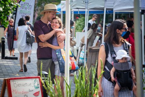 Affiche : Marché fermier Laurier, Place du Coteau-Saint-Louis (sortie nord du métro Laurier), jeudi 29 octobre