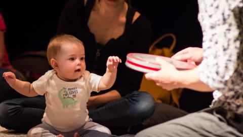 Affiche : Ateliers musique mère-bébés avant la marche - Emmanuelle Lizère, Centre Sanaaq, mardi 3 novembre