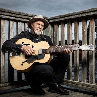 Photo of Harry Manx