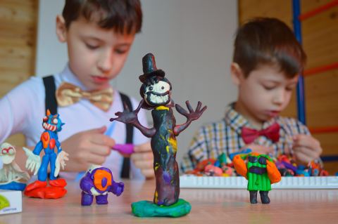 Poster: Construis et modélise ton monstre d'Halloween en pâte à modeler
