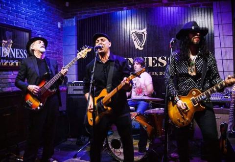 Affiche : Crash of Rhinos LIVE at McKibbins Irish Pub West Island, McKibbin's Irish Pub West Island, vendredi 9 août