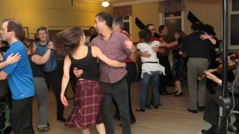 Poster: Danse traditionnelle au Carrefour