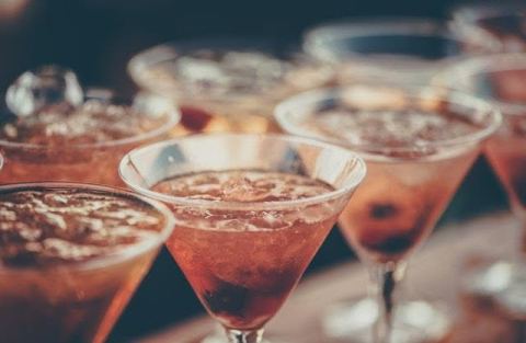 Poster: Atelier préparation de cocktails alcoolisés et snacks apéritifs
