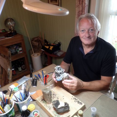 Photo of Marc Demers, miniatures en bois flotté