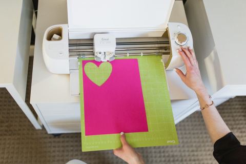 Poster: Atelier pour ados : fabrication de vinyle avec la Cricut