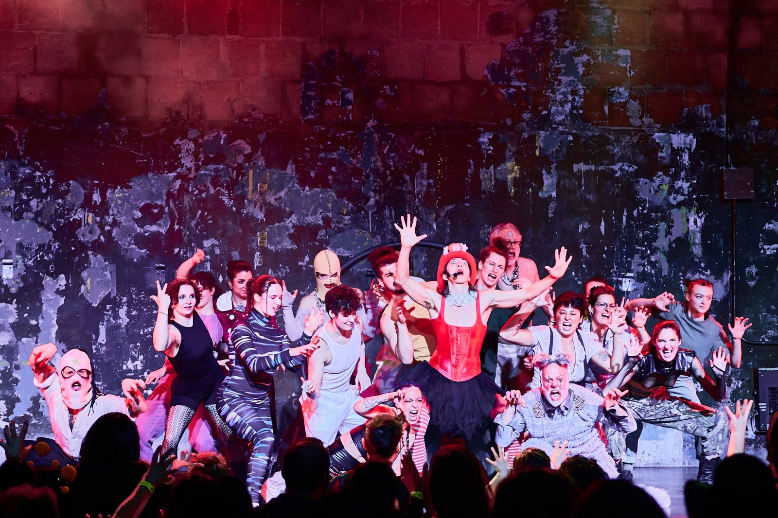 Cabaret : 25 ans de cirque psychomagique ! - Les Productions Carmagnole célèbrent leurs 25 ans !